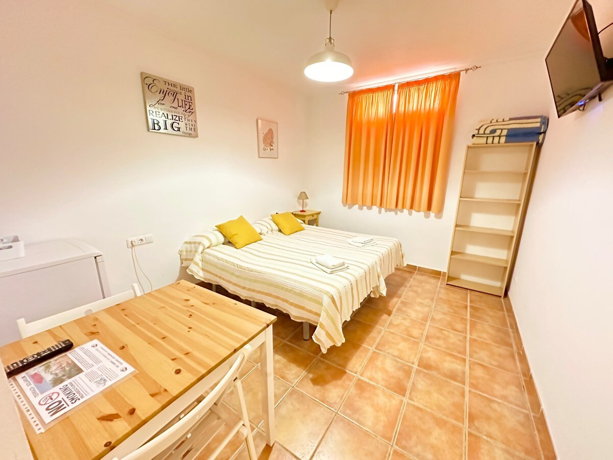 Centusur Nerja B2 - Private room with bathroom and shared terrace near the beach